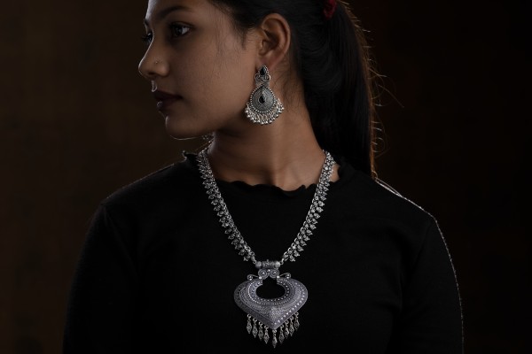 girl wearing silver chain and ring 