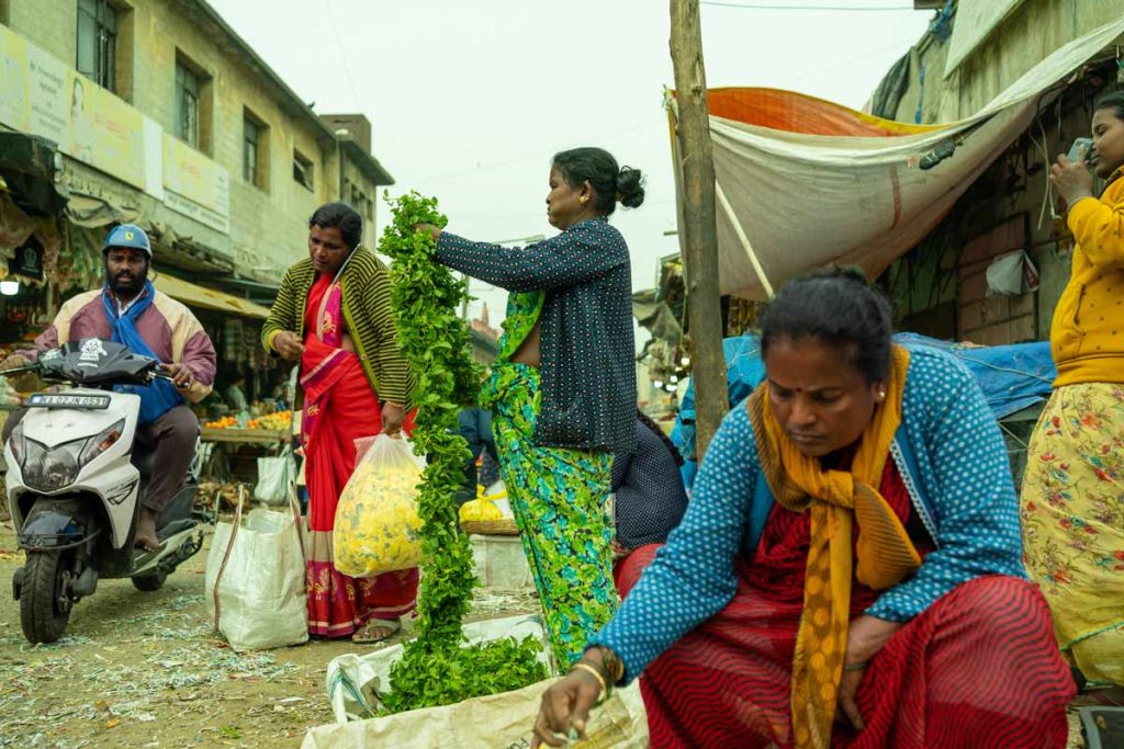 A picture of flower market in karnataka.