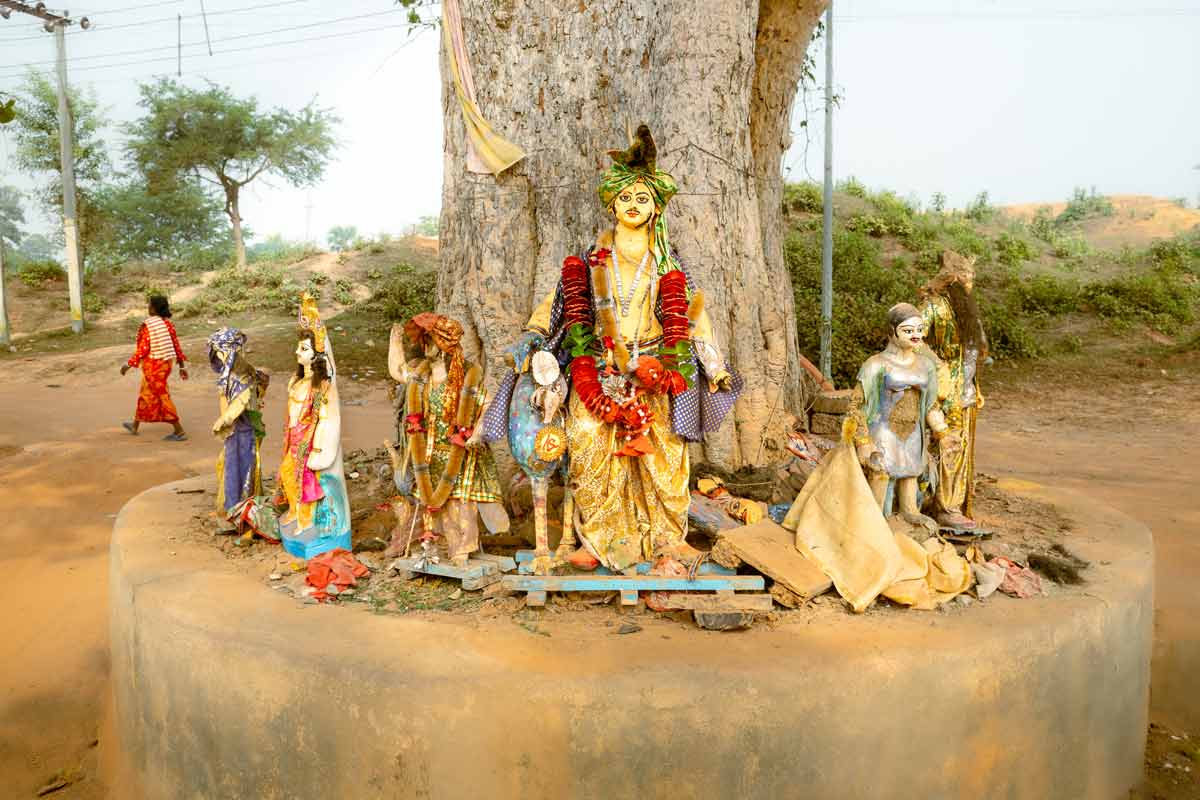 a women passing idols