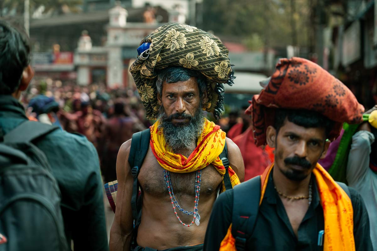 swami carrying his irumudikettu in erumeli