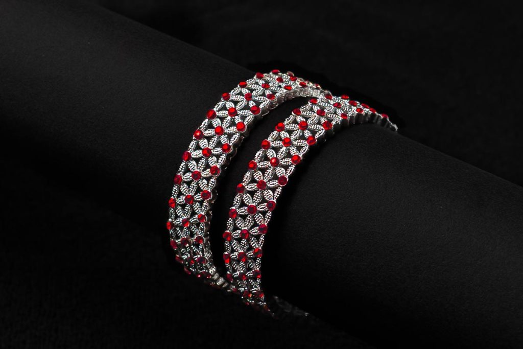 the red diamond bangle