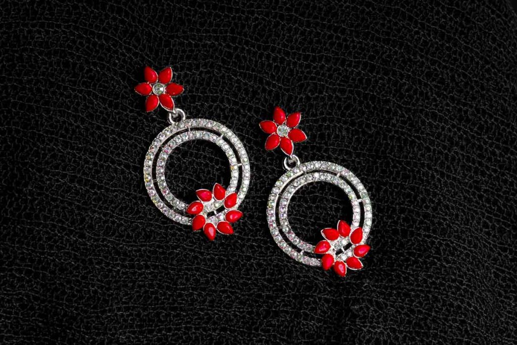 ear rings with rings and red flower