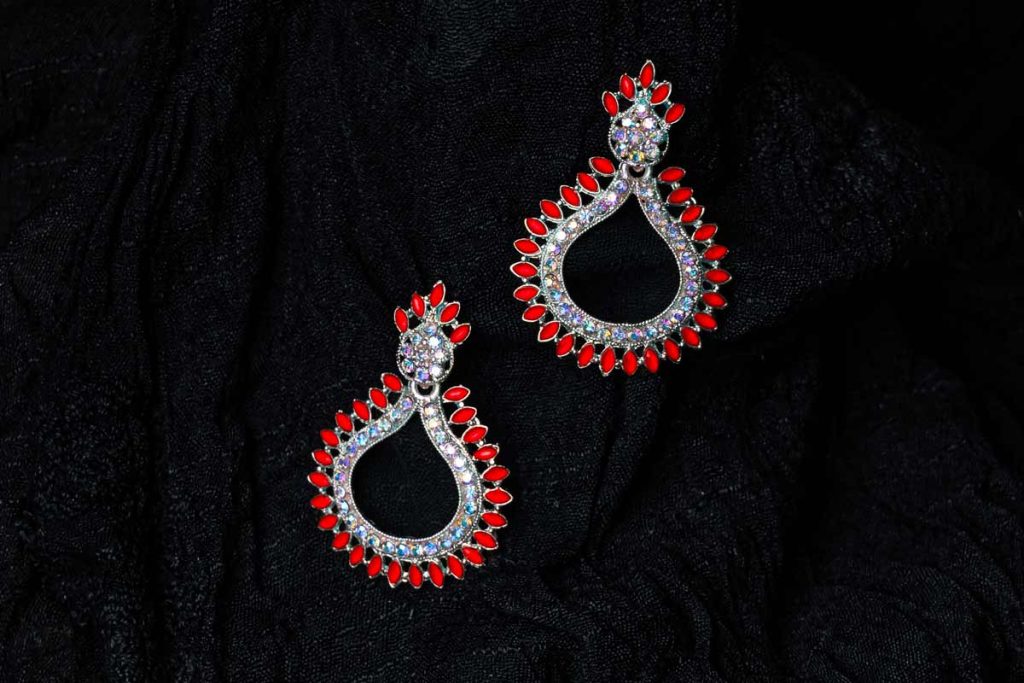 ear rings of white and red diamonds