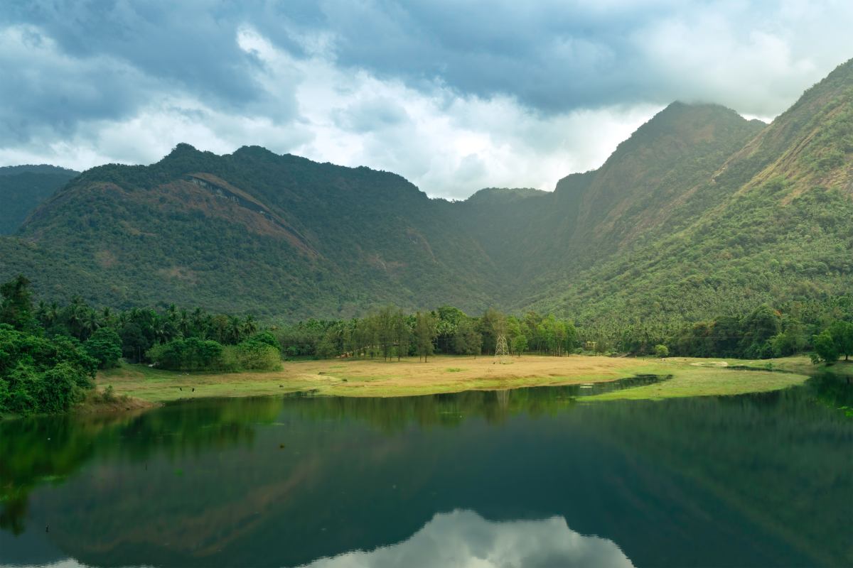 Lake view of Thonikkadavu.