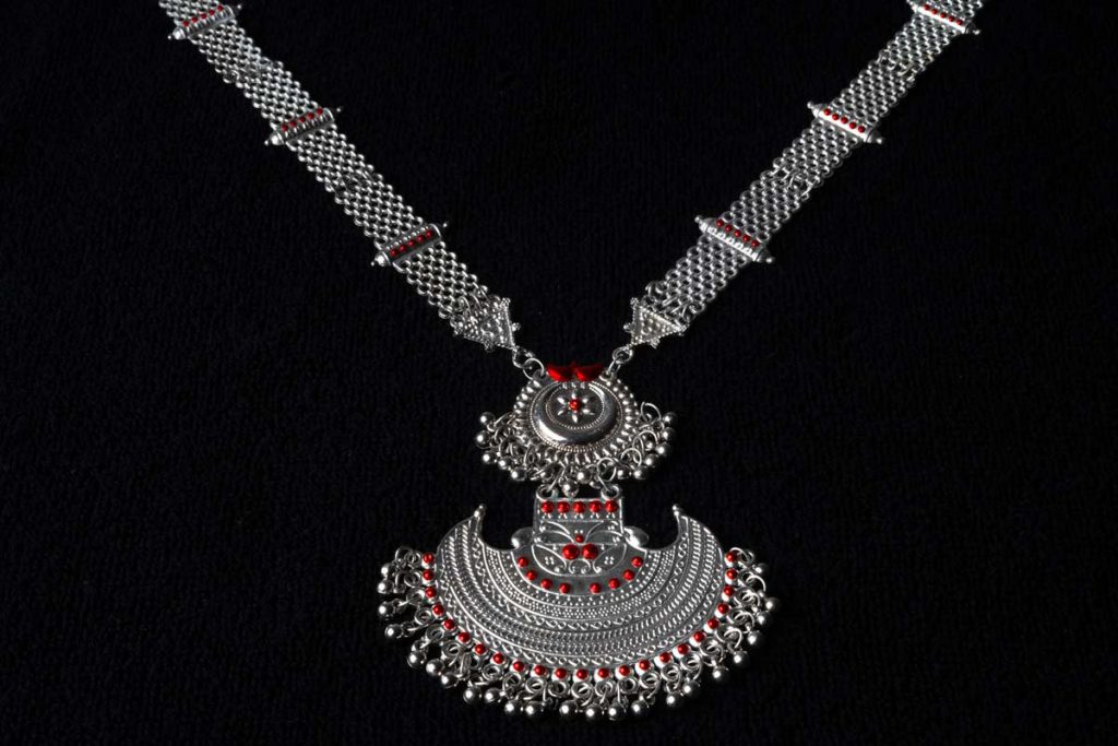 necklace with red diamonds