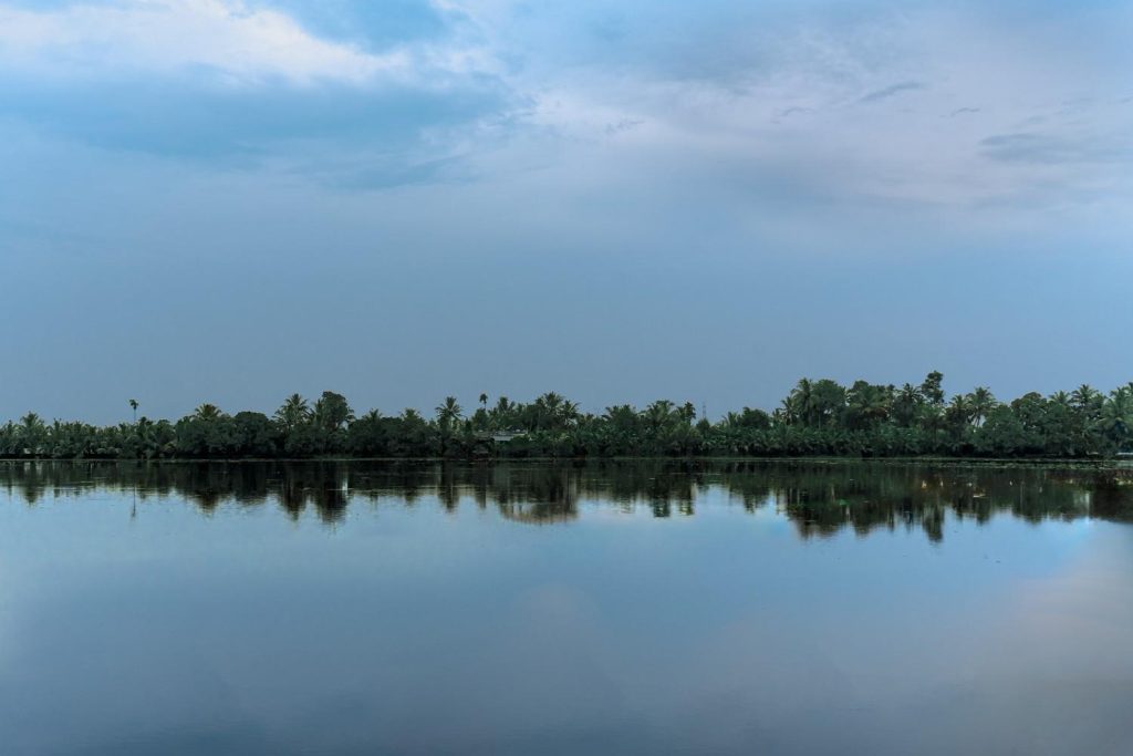 Horizontal where land and sky meet