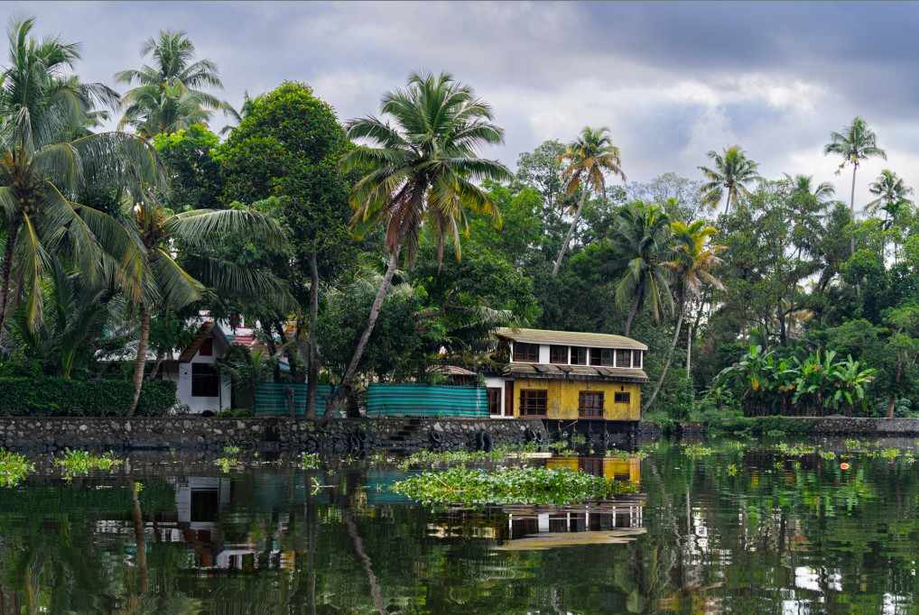 A house near the river’s bay