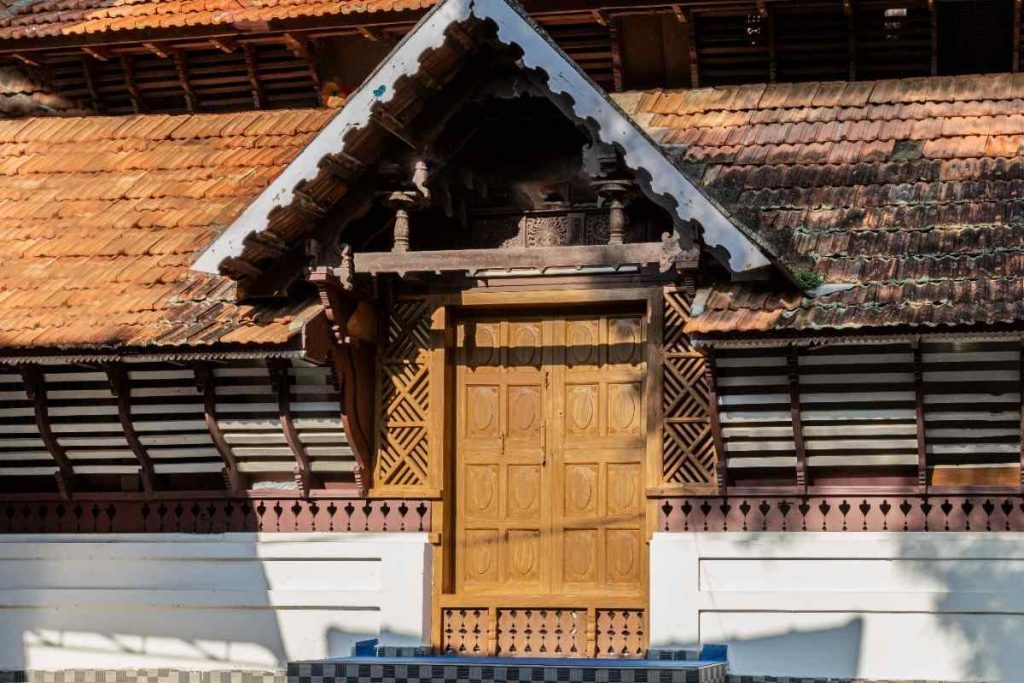 East door of Thazhathangadi Juma Masjid