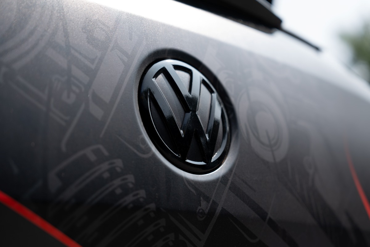 Volkswagen emblem with glossy black finish, Black Badge.