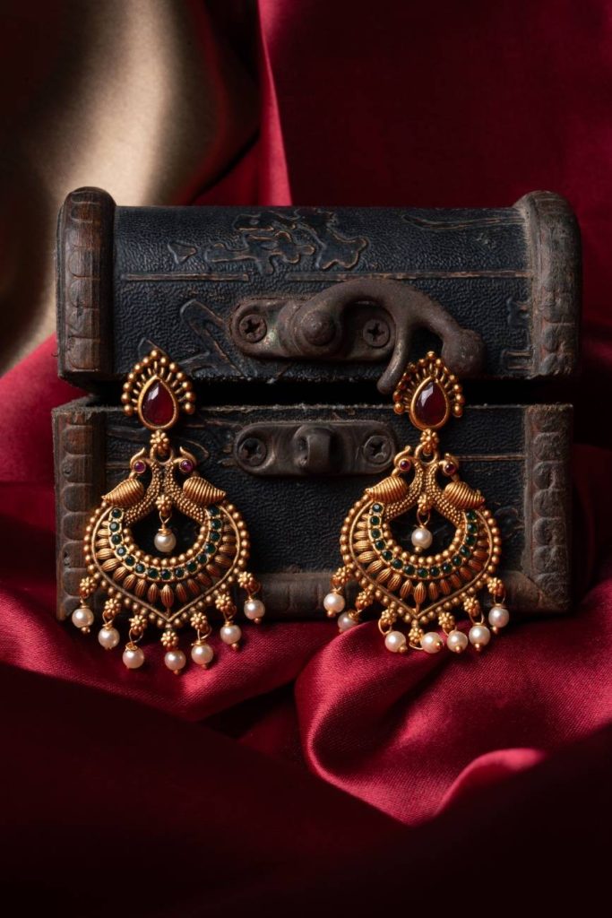 one pair of earing with royal look wear