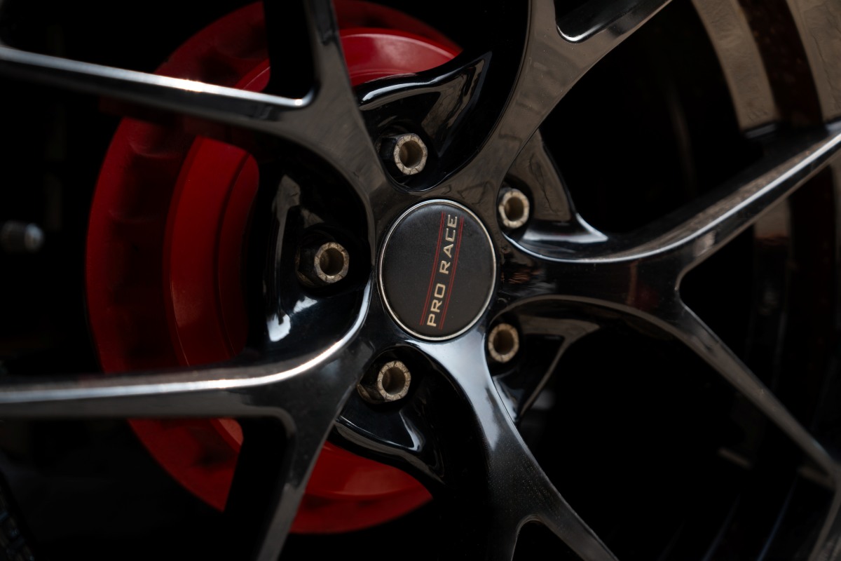 Stylish Five-Spoke Beauty alloy wheels enhancing the car’s sporty look.