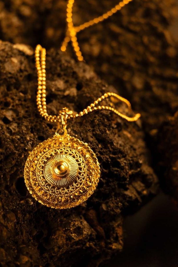 pure luxury golden necklace 