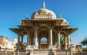 Chhatri pavilion under a blue sky, architecture photograph by Albin Kurian, Creative Hut Academy